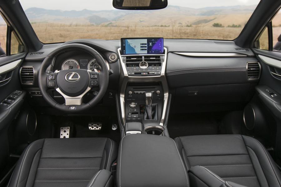 Торпедо Lexus NX300 F-Sport 2017 года  (NA) (фото 22 из 41)